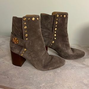 Green suede Tory Burch boots w gold accent